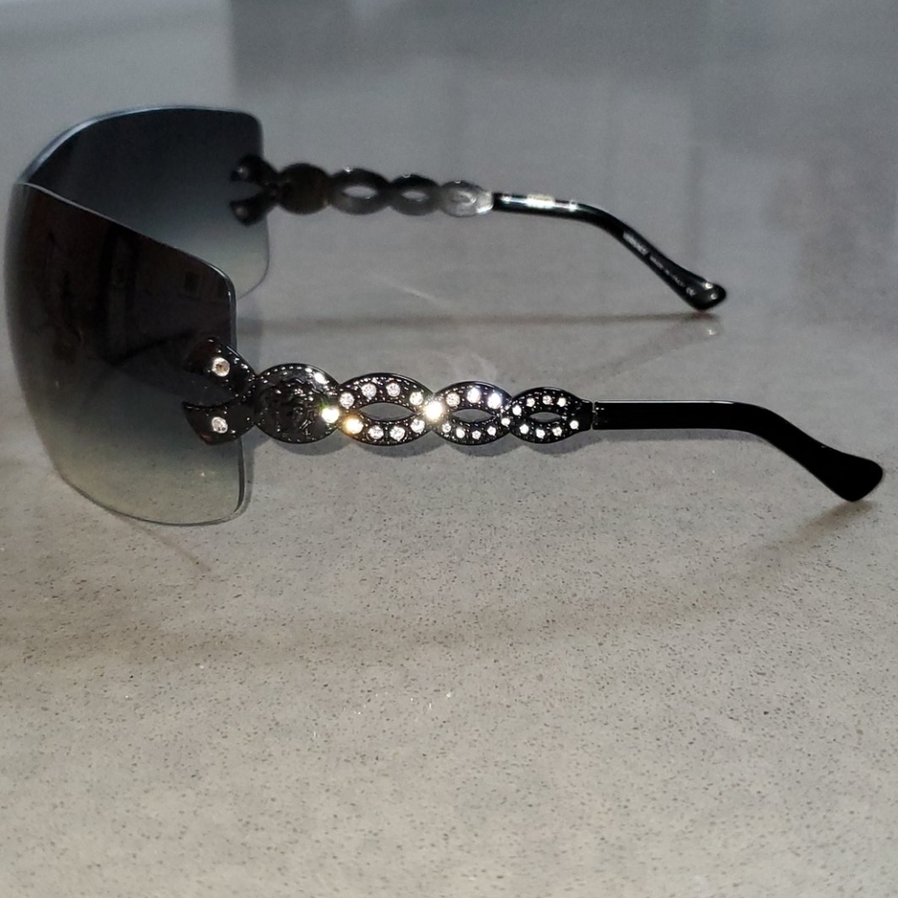 Versace Rimless Black Gradient Sunglasses - Picture 3 of 10